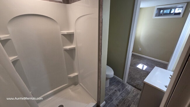 Building Photo - Utilities included - Quiet Studio Apartment - Check out the VIDEO TOUR
