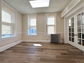 Building Photo - 152 Grand St