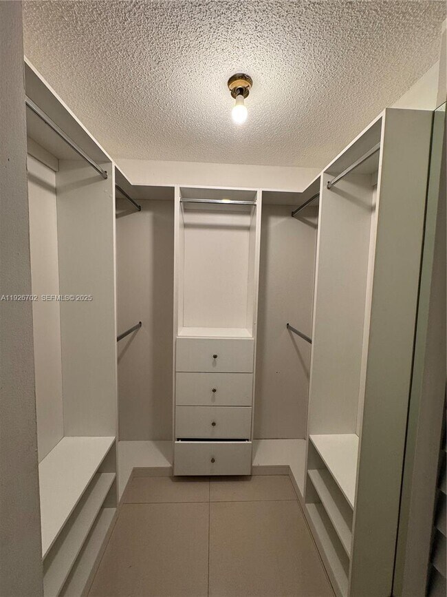 Building Photo - 17021 N Bay Rd