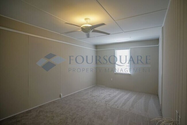 Building Photo - Charming 3-Bed / 1.5-Bath Ranch Home with large Yard & Off-Street Parking – Near White Oak Crossing