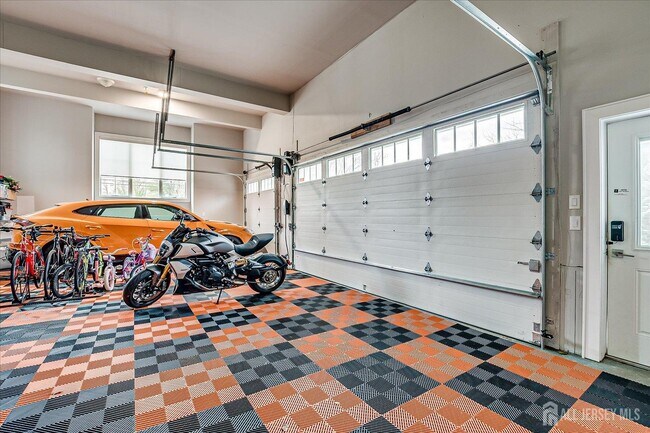 Building Photo - 3979 Park Ave