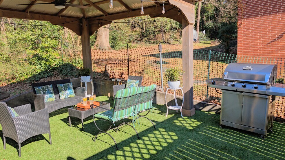 Building Photo - 831 Parkway Dr