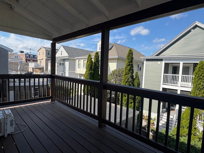 Building Photo - 18 Alexander Ave