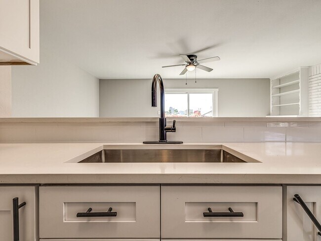 Building Photo - 3 bed / 2 bath home in great location!