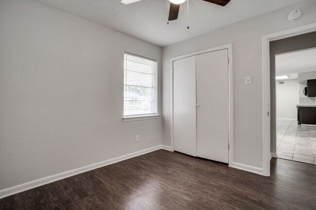 Building Photo - Cozy 3BD Home with Functional Features and...