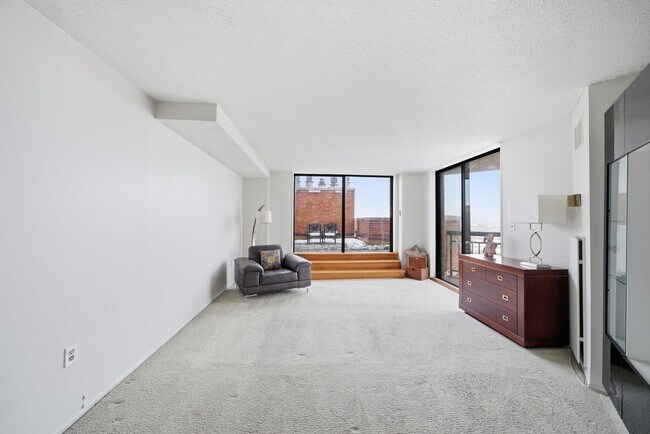 Building Photo - 2103 Harmon Cove Tower
