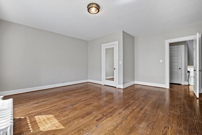 Building Photo - Updated 4 Bedroom Victorian on College Ave