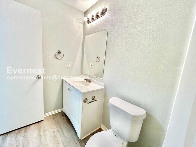 Building Photo - 152 Creek Cove Dr