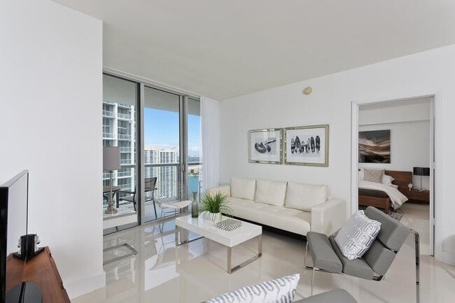 Building Photo - Icon Brickell Unit 4010
