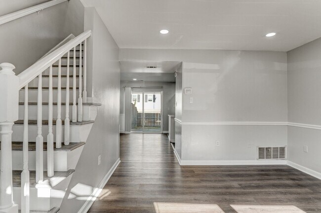 Building Photo - Charming 2BR Condo in Glen Burnie