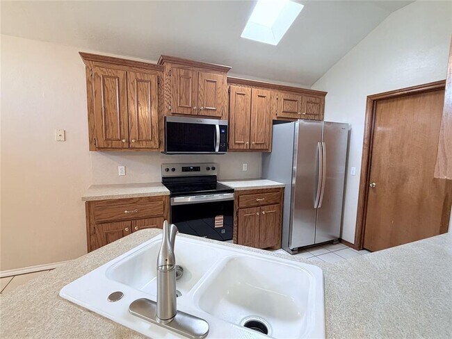 Building Photo - 1224 Capitol Dr