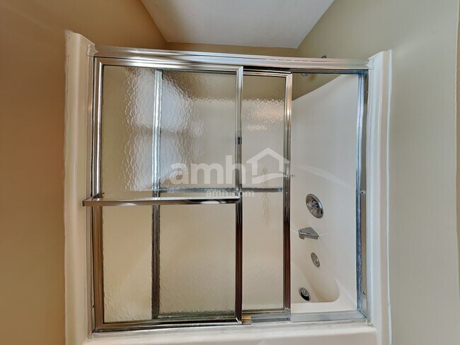 Building Photo - 545 Foxglove Ct