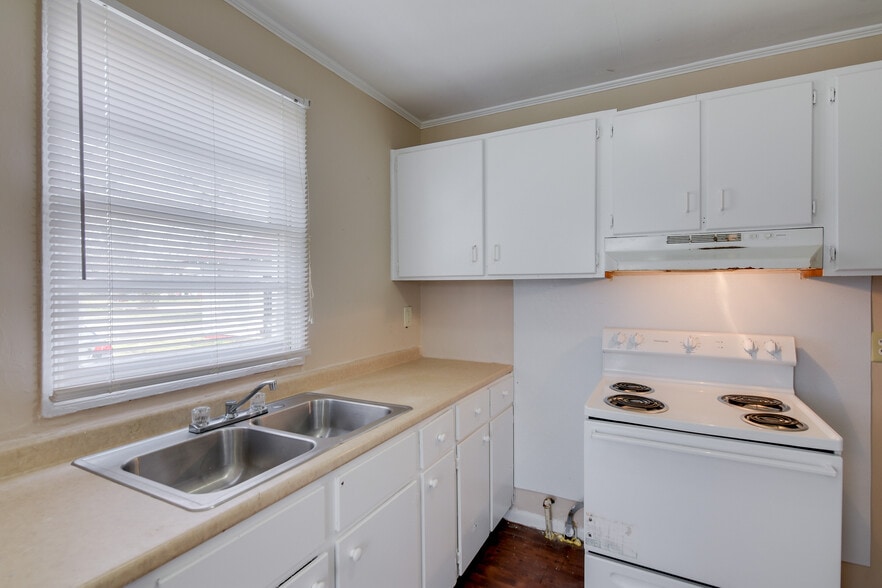 Kitchen - 1730 Telfair St