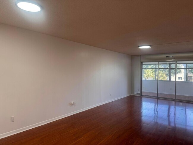 Building Photo - 3178 Via Poinciana