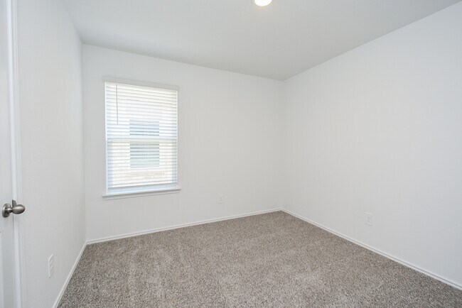 Building Photo - 5735 Sycamore Glen Dr