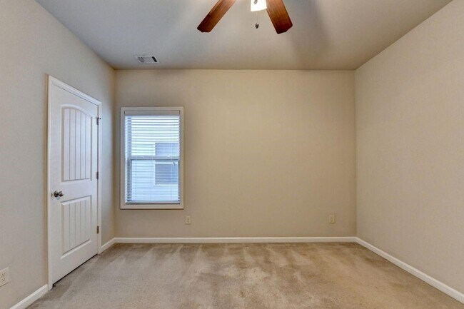 Building Photo - 5166 Apple Grove Rd NE