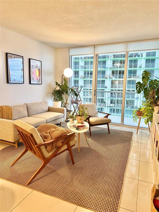 Building Photo - 1750 N Bayshore Dr