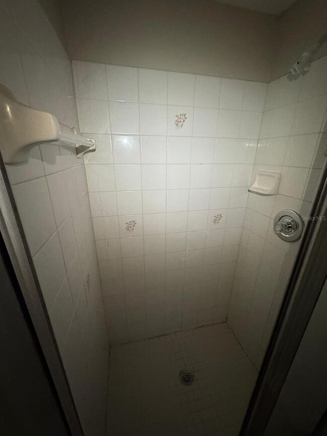 Building Photo - 2416 SE Garden Terrace