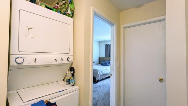 Building Photo - 336 Farmingdale Cir