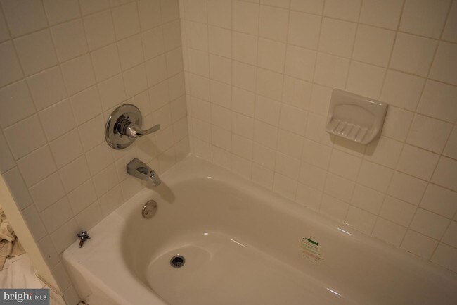 Building Photo - 900 Valley Rd