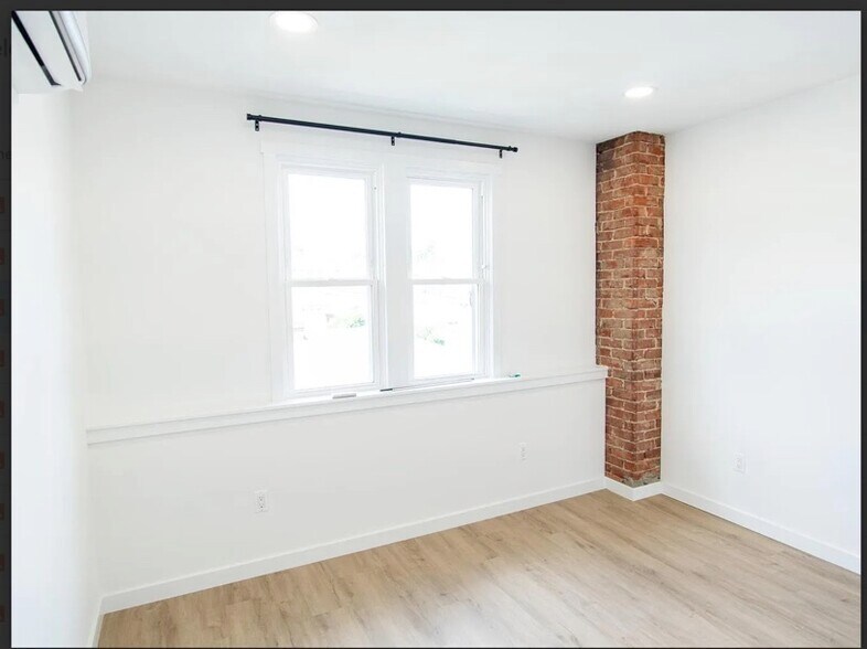 Building Photo - 1915 W Livingston St