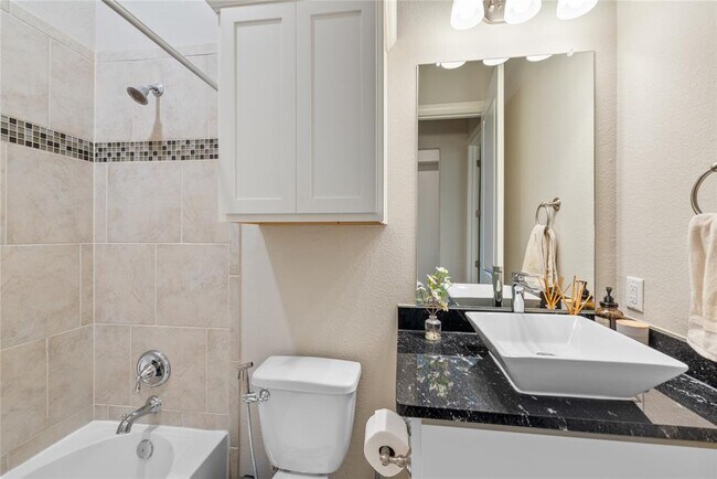 Building Photo - 11905 Deering Pl