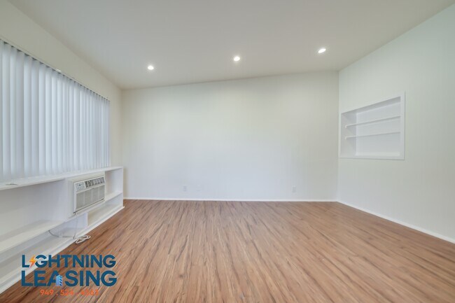 Building Photo - 1325 N Harvard Blvd