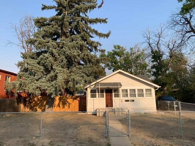 Building Photo - 1446 Valentia St