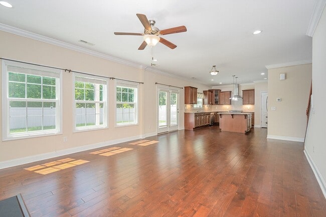 Building Photo - Gorgeous 5BR 3BA Home in Colfax