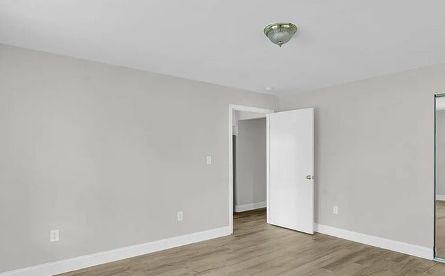 Building Photo - Ideal for Families or Roommates: 4BR/3BA Lakefront Home with Dual Private Suites