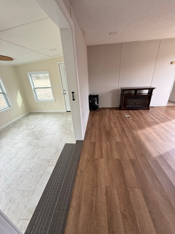 Building Photo - 85 Buttercup Dr