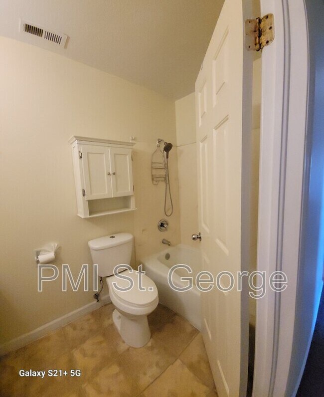 Building Photo - 776 E Fort Pierce Dr