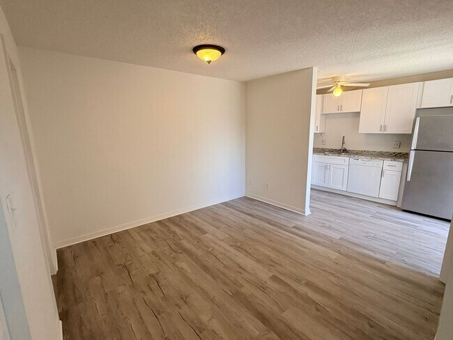 Building Photo - 5584 Malt Dr