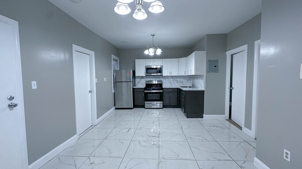 Building Photo - 165 Winfield Ave