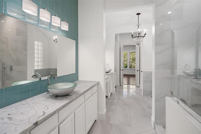 Building Photo - 3871 Venetian Way