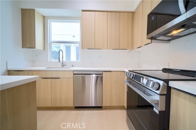 Building Photo - 259 S Ave 54