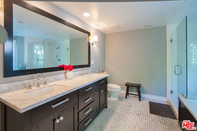 Building Photo - 7120 Pacific View Dr