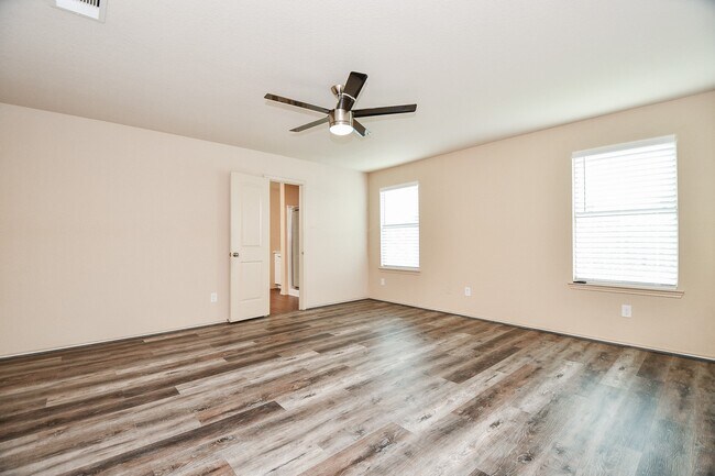 Building Photo - 2015 Treasure Mountain Dr