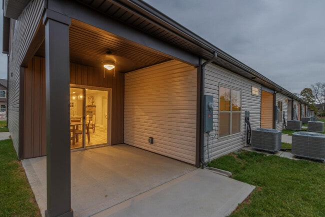 Building Photo - 122 Copperfield Way