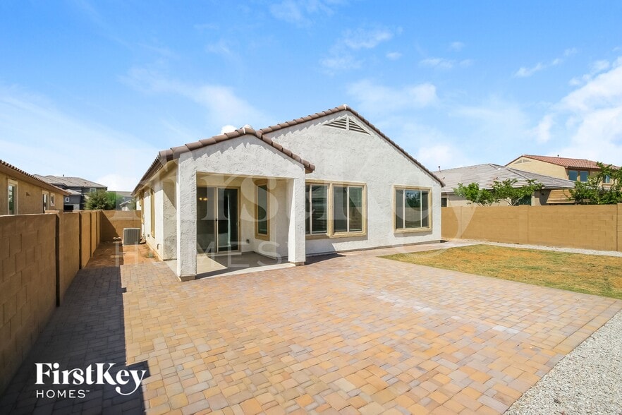 Building Photo - 925 W Danish Red Trail