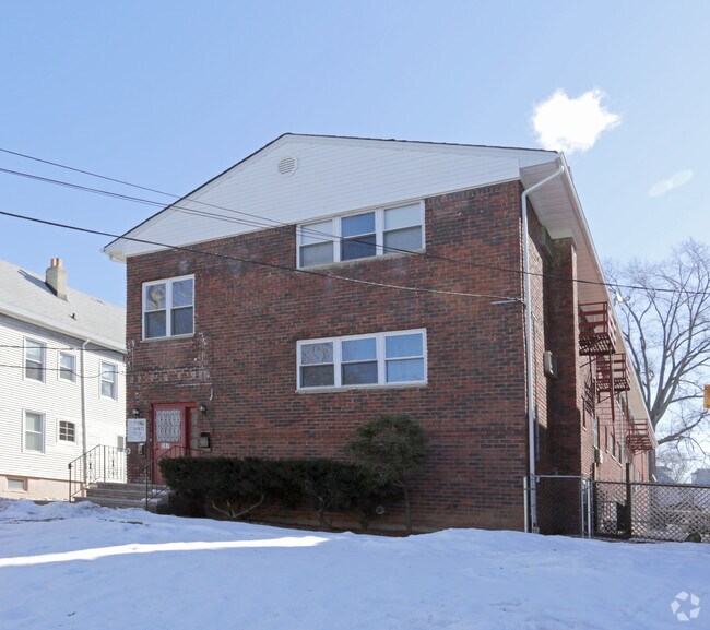 Primary Photo - 567 Walnut St