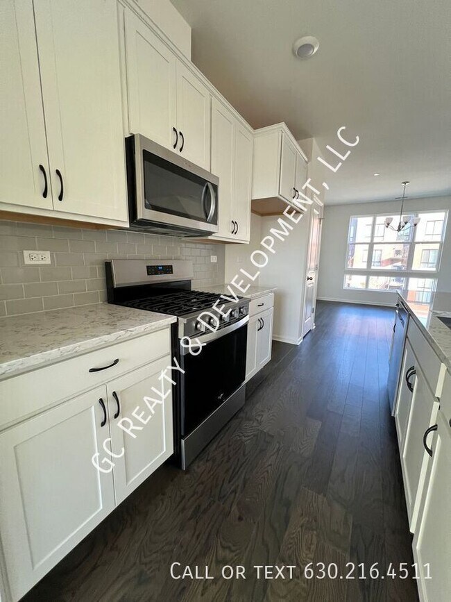 Building Photo - ***MOVE IN SPECIAL - 1/2 MONTH FREE RENT! ...