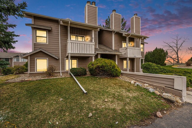 Building Photo - Charming 2 Bed, 2 Bath Condo with Loft in ...
