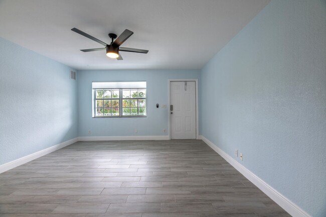 Building Photo - 5207 N Flagler Dr