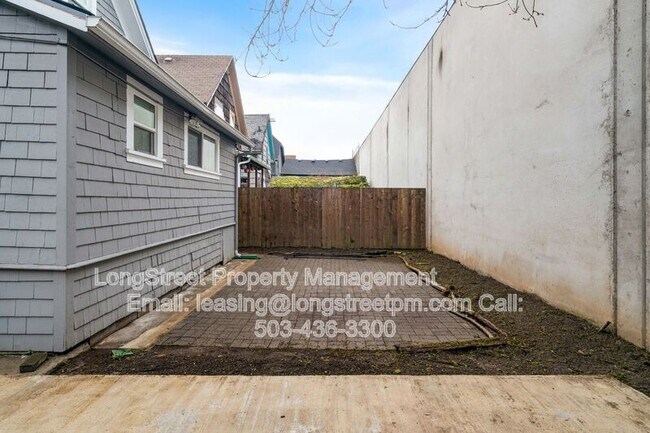 Building Photo - 536 NE San Rafael St
