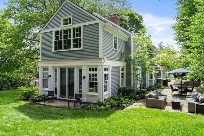 Building Photo - 205 Brattle St