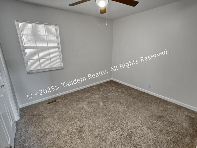 Building Photo - 1412 Woodchimes Ct