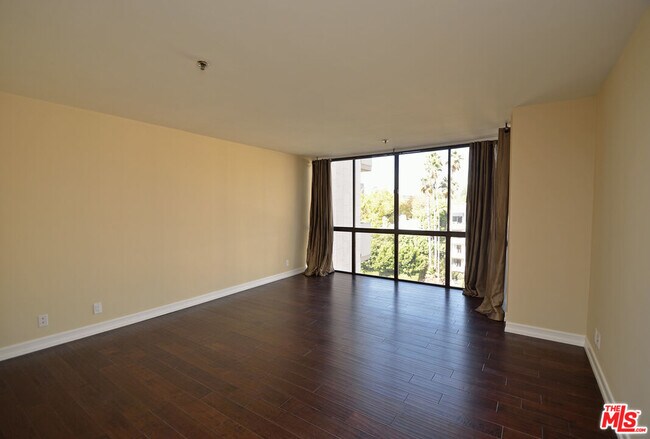 Building Photo - 10660 Wilshire Blvd