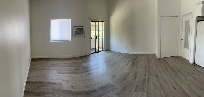 Building Photo - 6506 Balboa Blvd