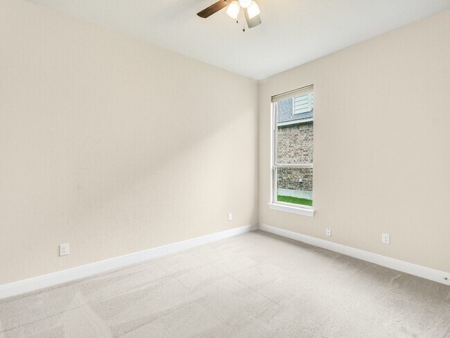 Building Photo - 3925 Octavia Dr